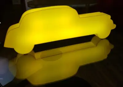 Lodola auto gialla